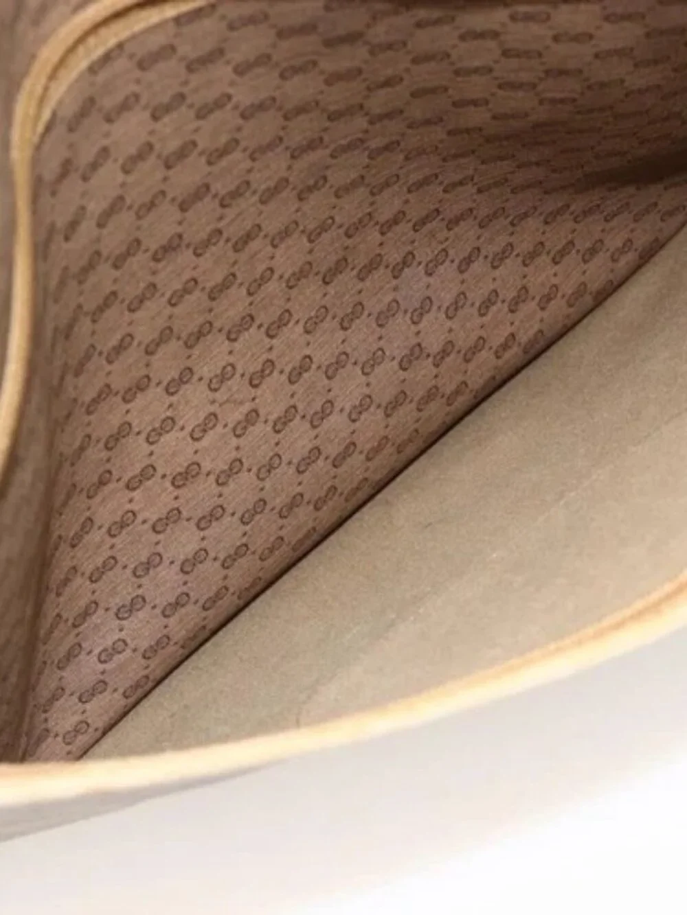 Gucci brand	gucci color	beige